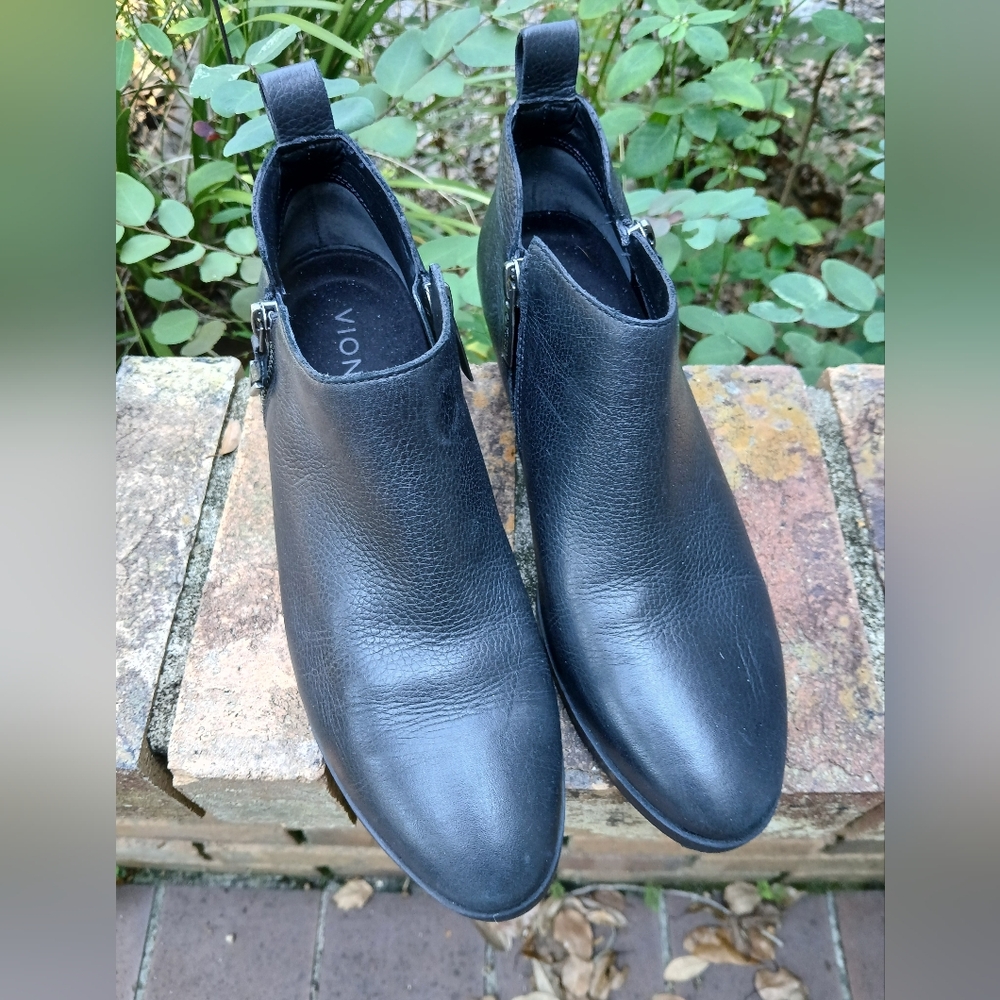 Vionic bootie